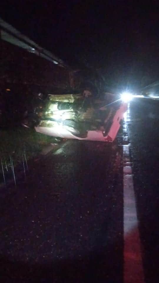 Los brigadistas mencionaron que no encontraron a nadie dentro del vehículo