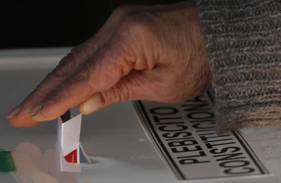 Decide Chile rechazar nueva Constitución