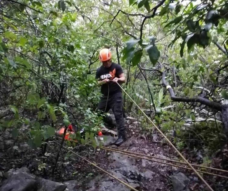 Rescatan a senderista en Cerro de la Silla