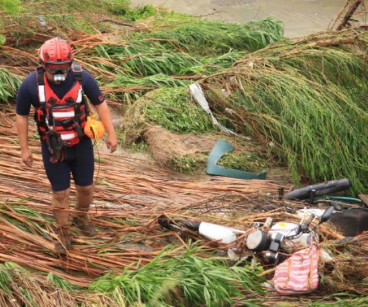 Buscan a motociclista que despareció por fuertes lluvias