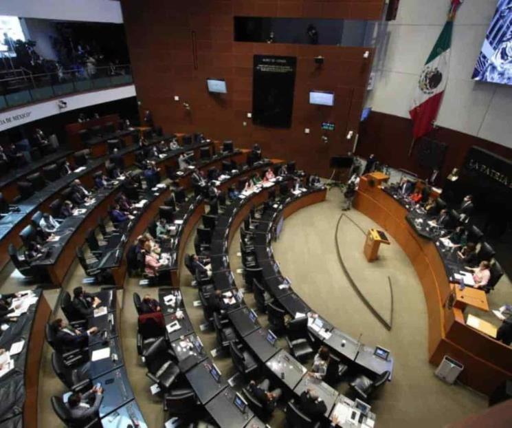 Prohibirían imponer atuendos sexistas a personal de bares