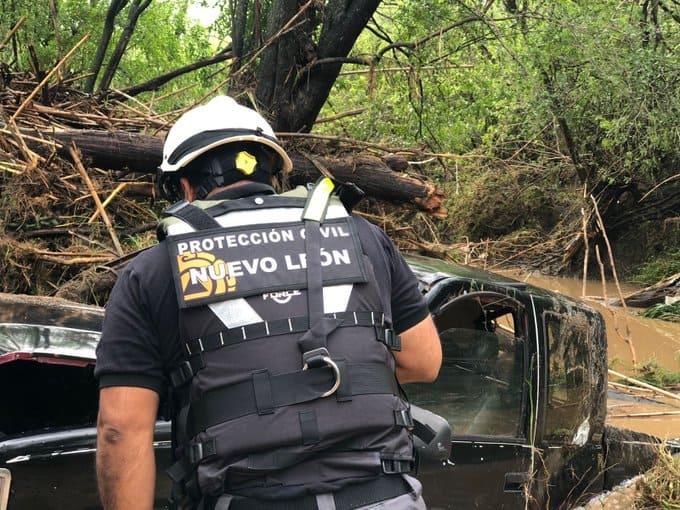 Identifican cuerpos de familia arrastrada por corriente