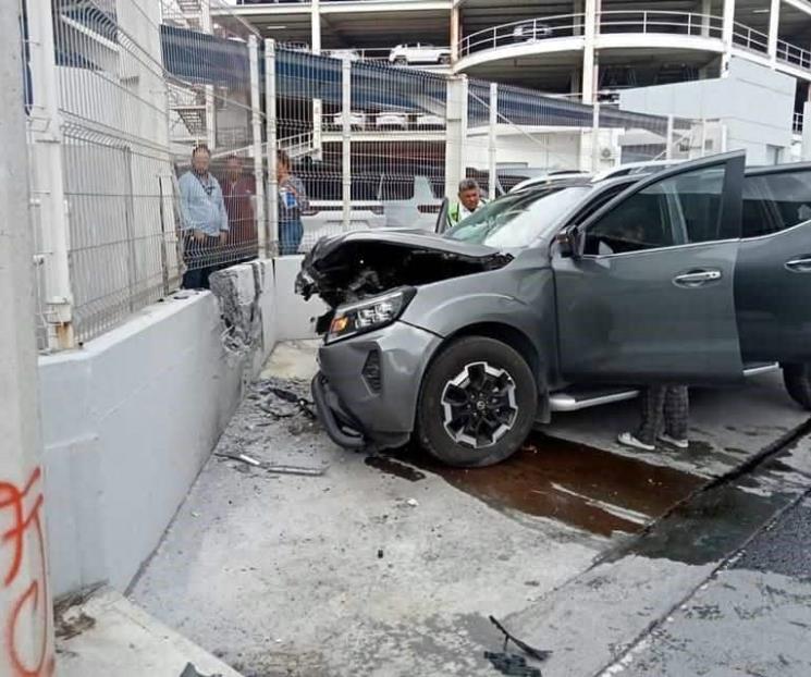Muere por infarto  y se estrella