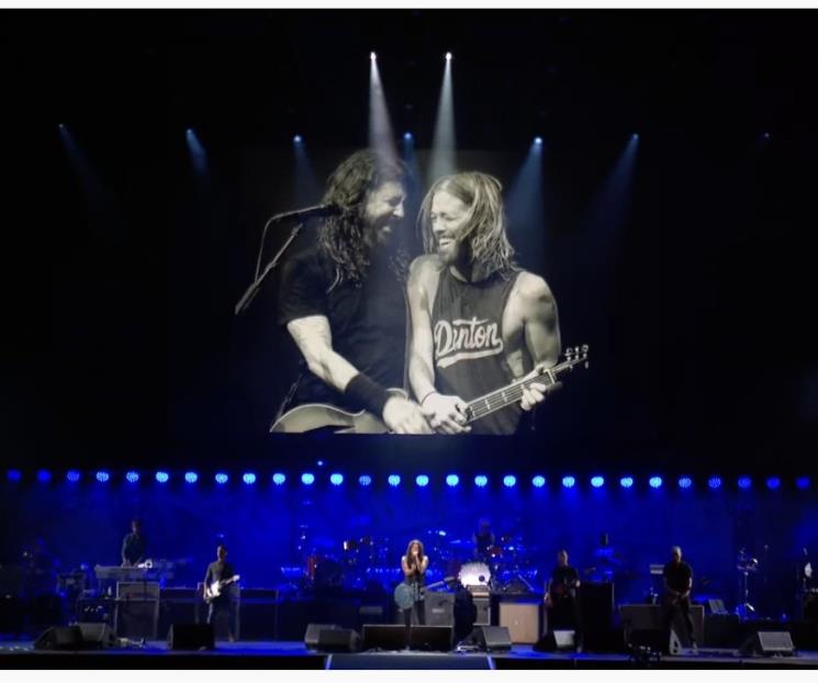 Foo Fighters tocan, lloran y aplauden por Taylor