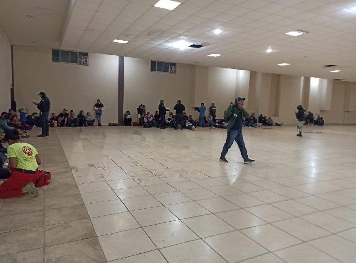 Rescatan a 267 migrantes