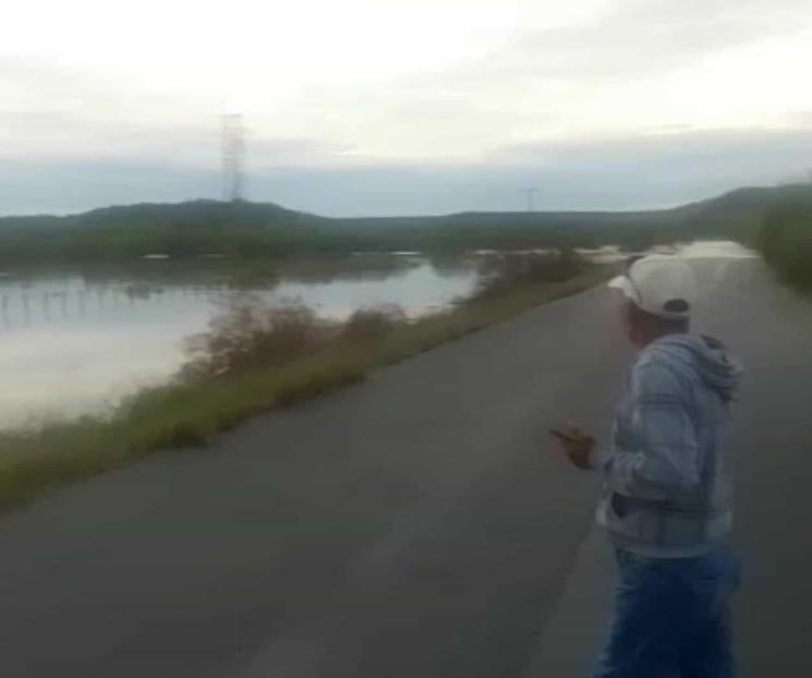Rescatan a persona que estaba incomunicada por lluvias