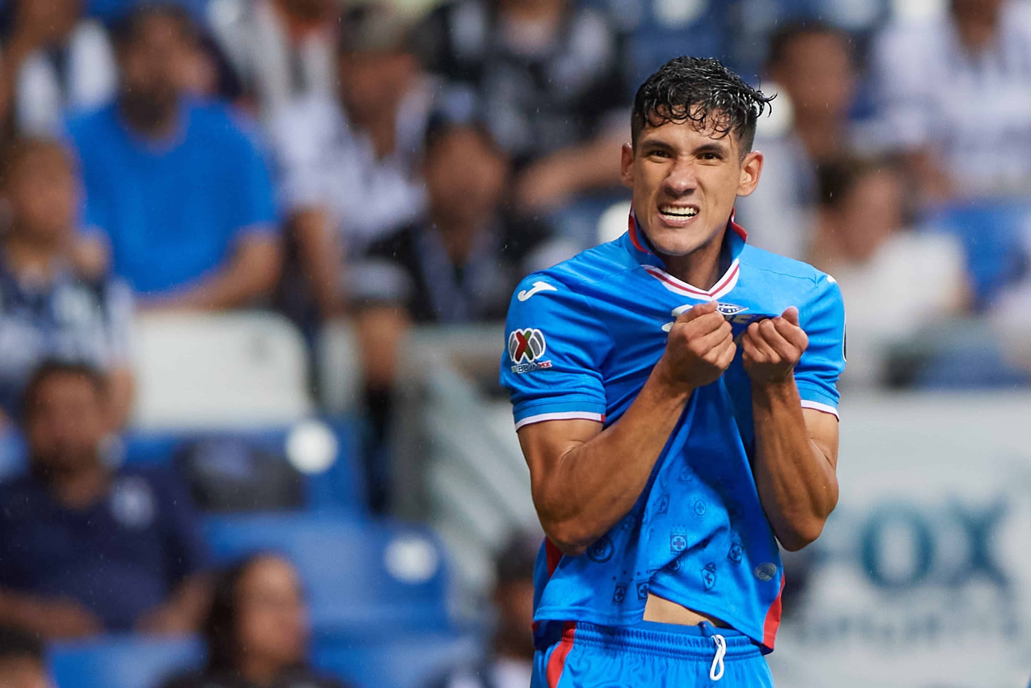 Uriel Antuna empata el encuentro.