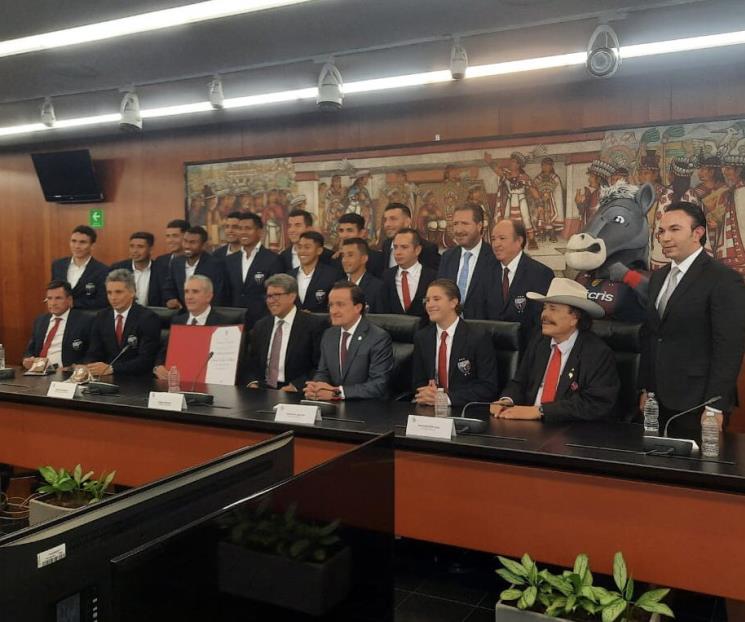  Reconocen al Atlante por sus 106 años de historia