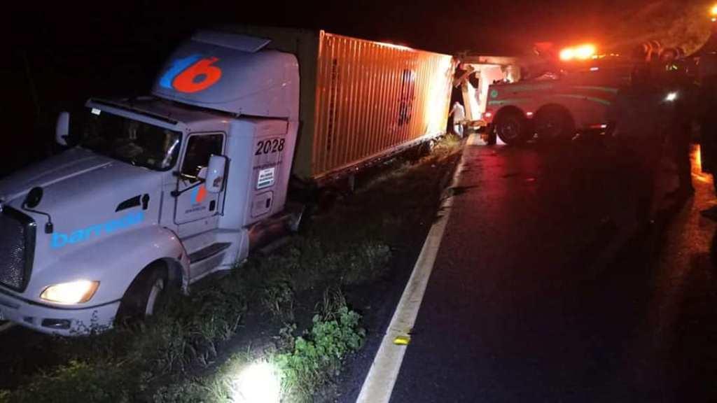 Termina tráiler atorado