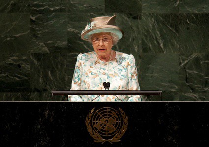 En sus 70 años de monarquía, la Reina Isabel II solo se presentó en dos ocasiones ante el pleno de la Organización de las Naciones Unidas (ONU)