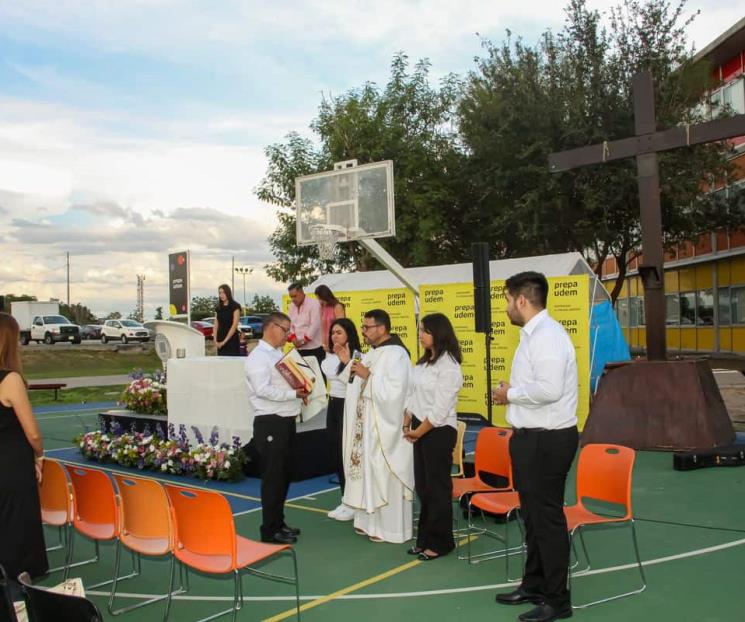 Festeja XV aniversario Prepa UDEM Fundadores