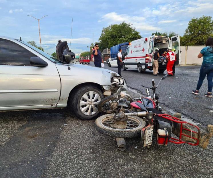 Resulta motociclista lesionado en choque