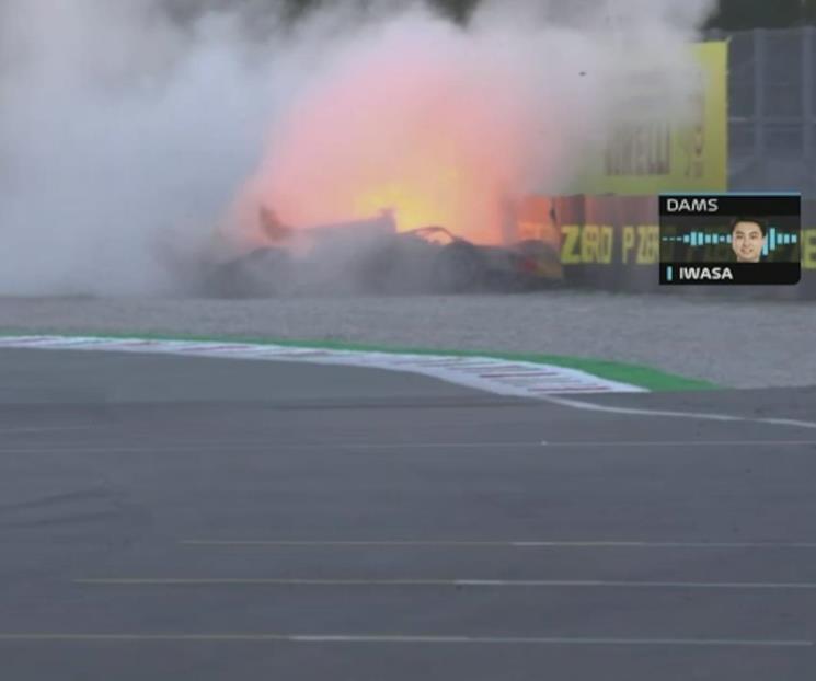 Piloto sufre accidente y se incendia su auto en la F2