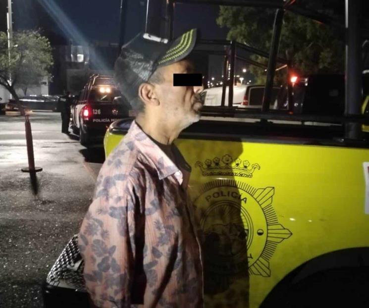 Detienen a adulto mayor por cristalear auto