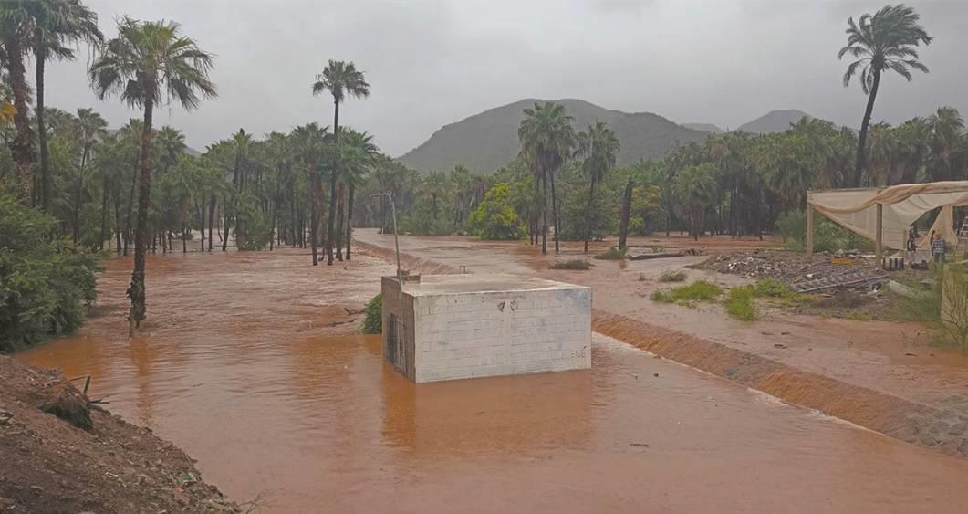 Huracán Kay pega en Bahía Asunción