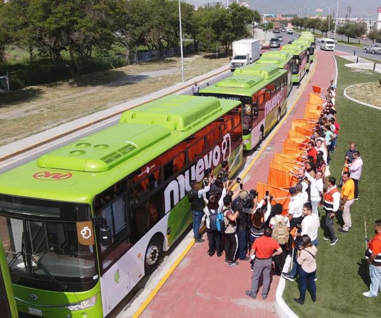 Entrega Santa 15 nuevas unidades a Ruta 126 Express Entrega Santa 15 nuevas unidades a Ruta 126 Express