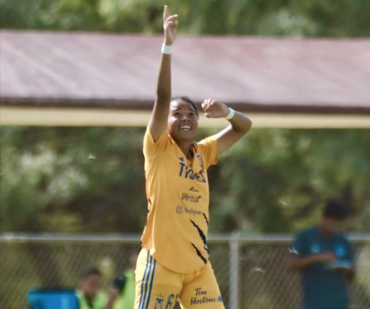 Ganan felinas y pelean en la parte alta de la Sub-18