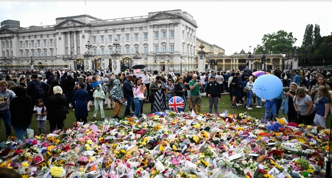 Las flores ya no caben en el Palacio de Buckingham