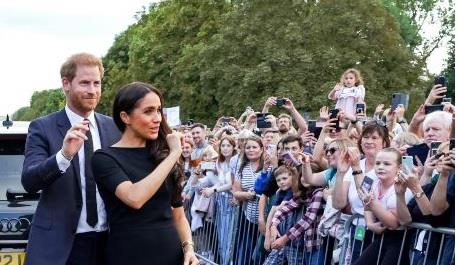 Carlos III habría pedido a príncipe Harry no llevar a Meghan