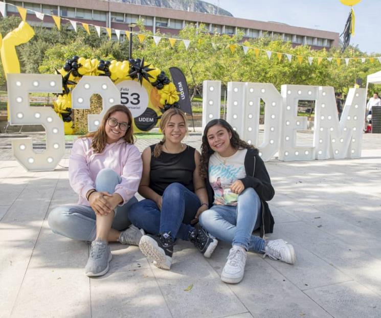 53 años de inspirar la mejor versión de sus estudiantes
