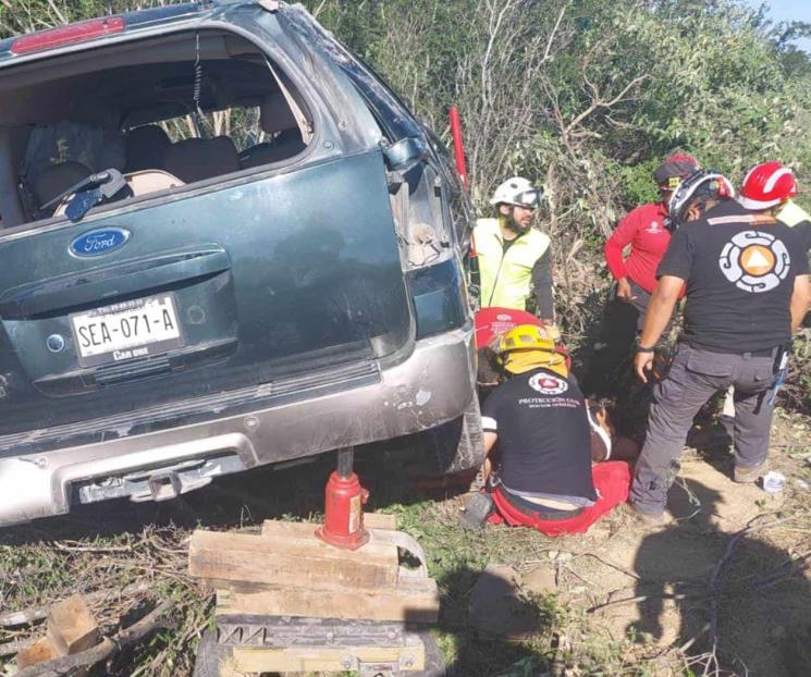 Deja volcadura tres personas fallecidas