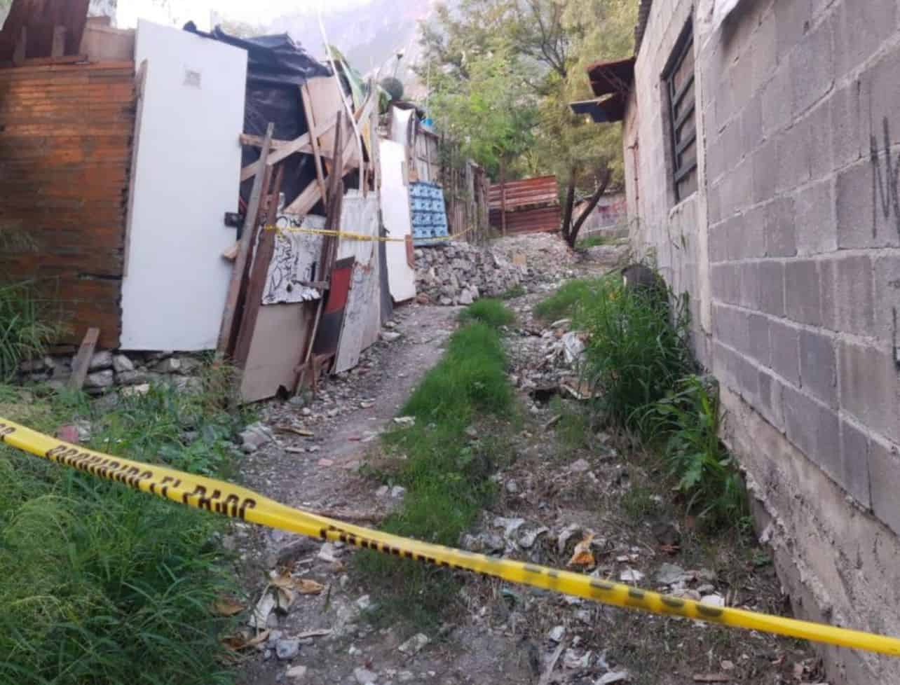 Los cadáveres de dos hombres en estado de descomposición y a quienes secuestraron, fueron encontrados tras un cateo realizado en un predio irregular en la Colonia La Fama III