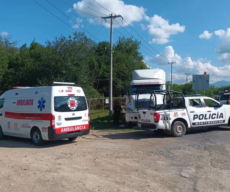 Hallan cadáver junto a tráiler