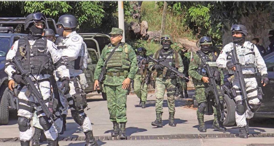 AMLO llama a oposición apoyar que Ejército siga en las calle