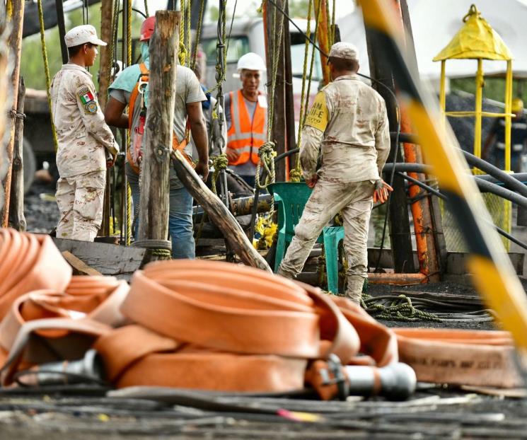 Rescate en mina de El Pinabete llevará tiempo: AMLO Rescate en mina de El Pinabete llevará tiempo: AMLO