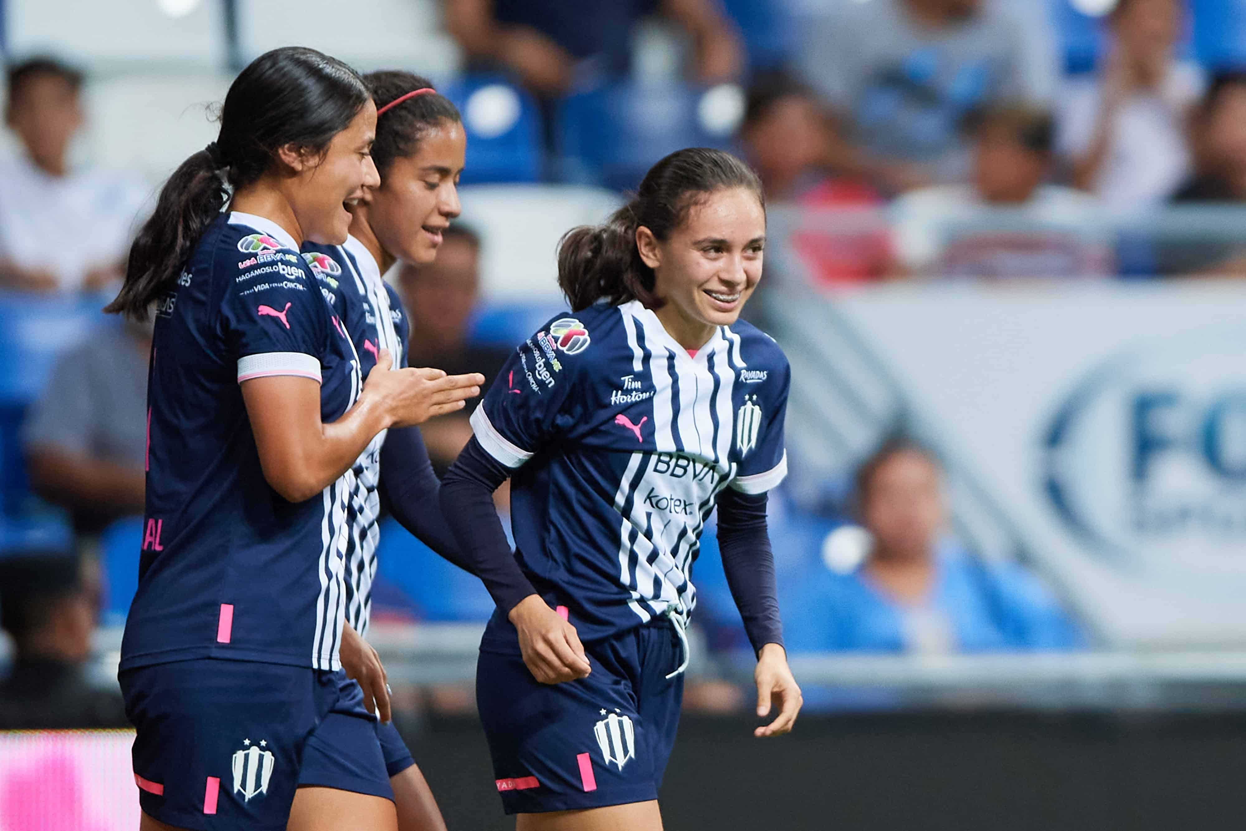 Aylin Aviléz abre el marcador.