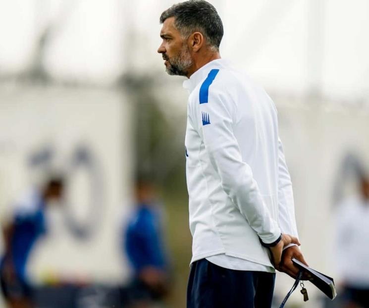 Apedrean auto de entrenador en Portugal