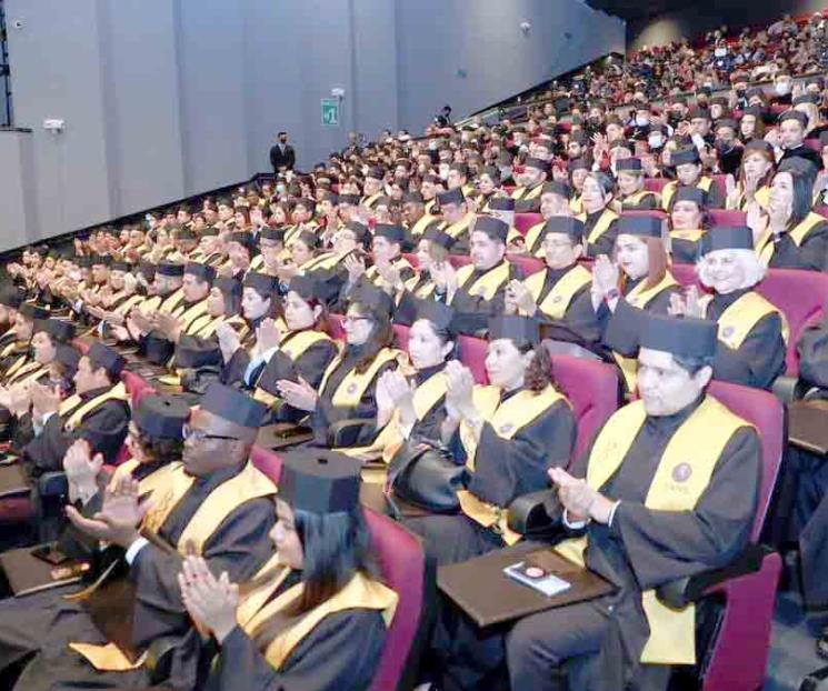 Entrega UANL grados de doctor y Premios