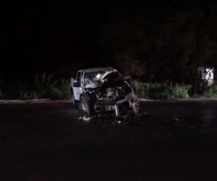 Camioneta es impactada por tráiler, hay un lesionado