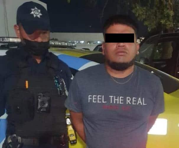 Detienen a dos por drogarse dentro de taxi