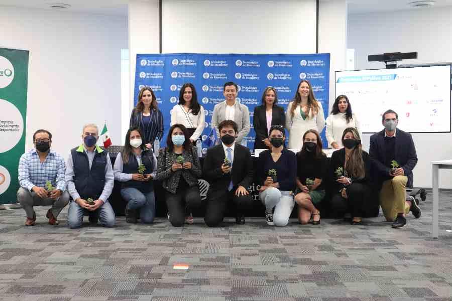 Otorgan distintivos ESR a empresas poblanas