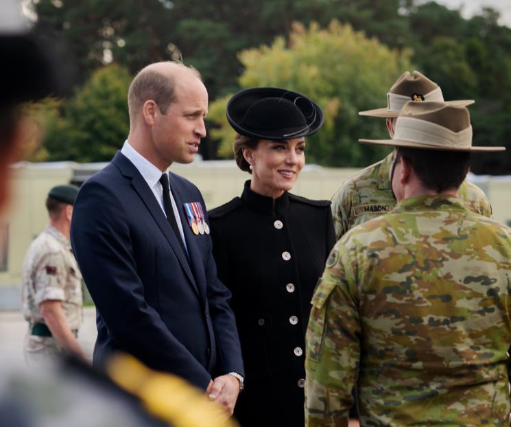 William y Kate se reúnen con soldados William y Kate se reúnen con soldados