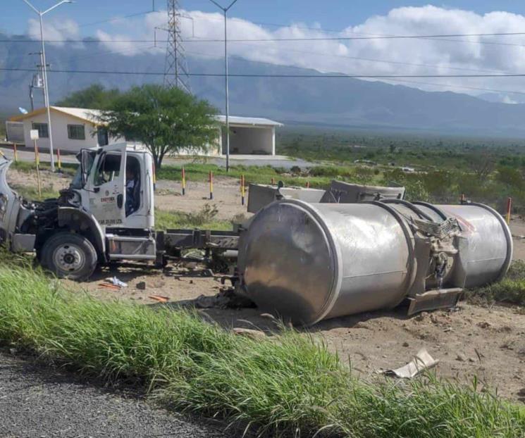 Vuelca pipa, conductor resulta lesionado
