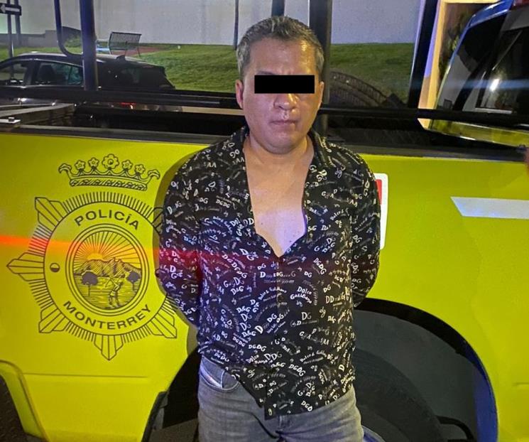 Discutía con su pareja, lo sorprenden con arma de fuego