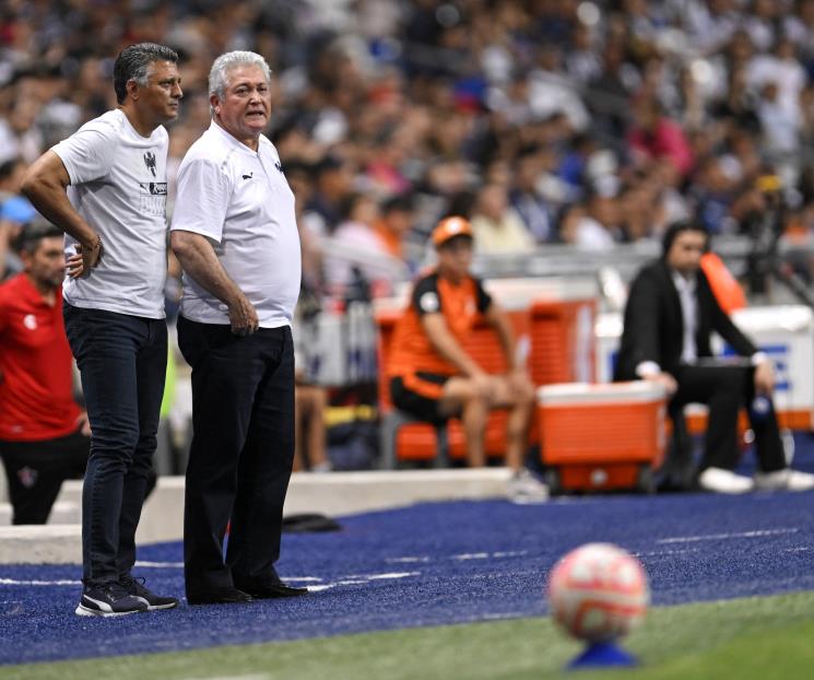 Feliz Vucetich por el buen paso de Rayados