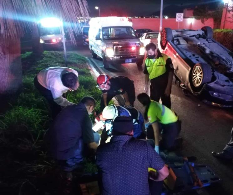 Volcadura deja un lesionado en Cerradas de Cumbres