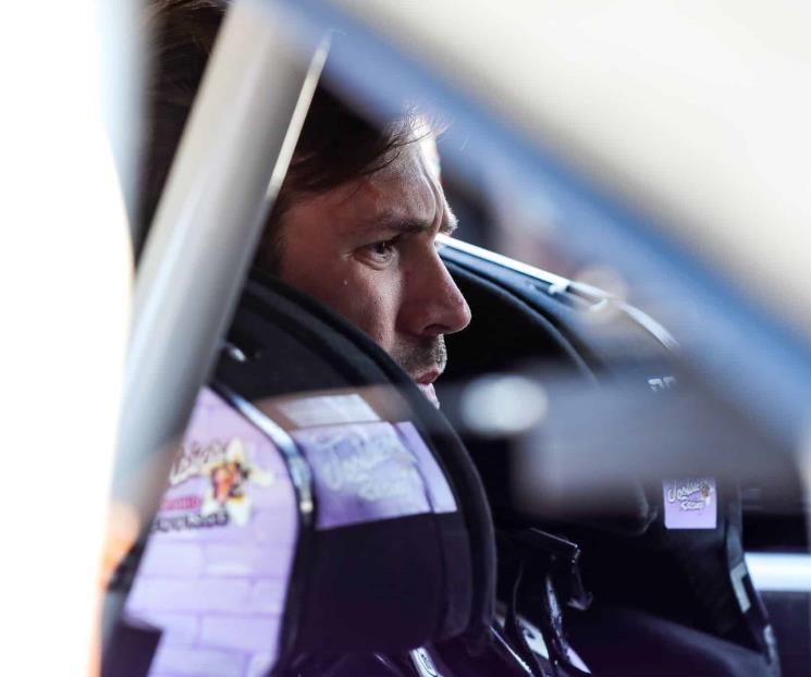 Feliz Daniel Suárez por seguir en playoffs de Nascar