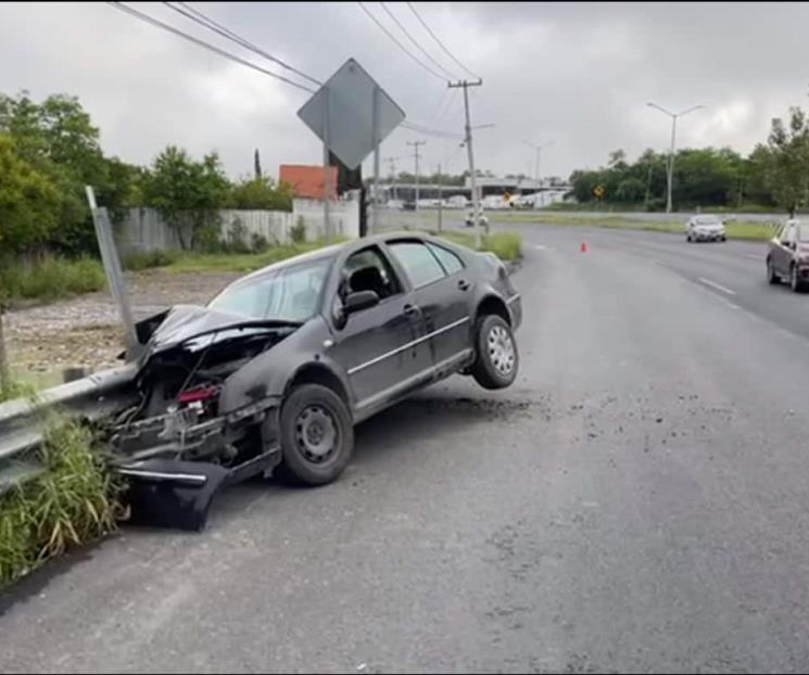 Impacta barandal tras dormitada
