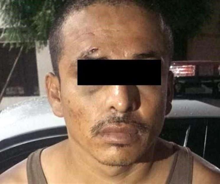 Intenta robar auto deportivo