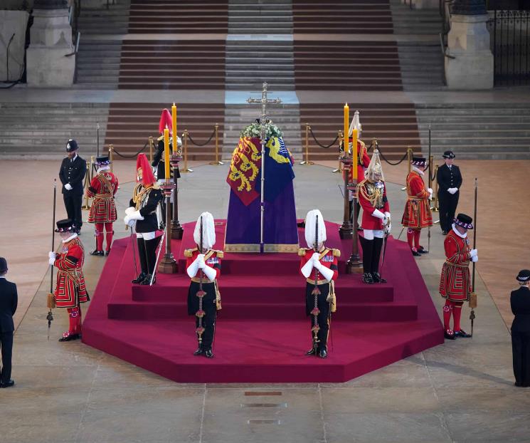 La despedida final de Isabel II