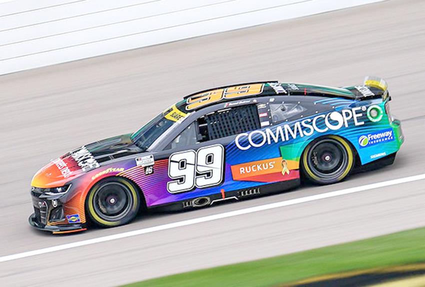 Se mete Suárez entre los mejores doce de Nascar