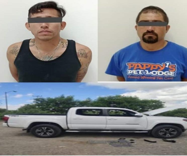 Sorprenden a dos en camioneta robada