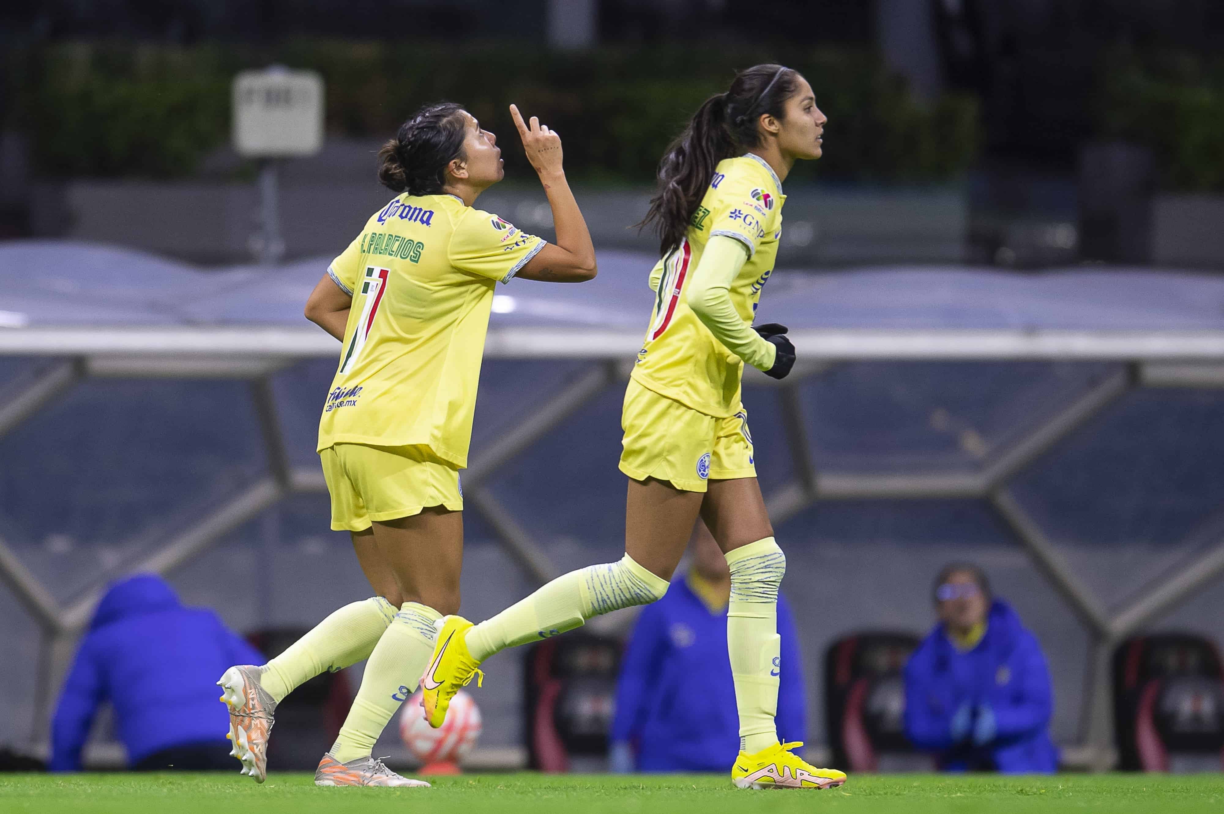 Kiana Palacios empata el encuentro.