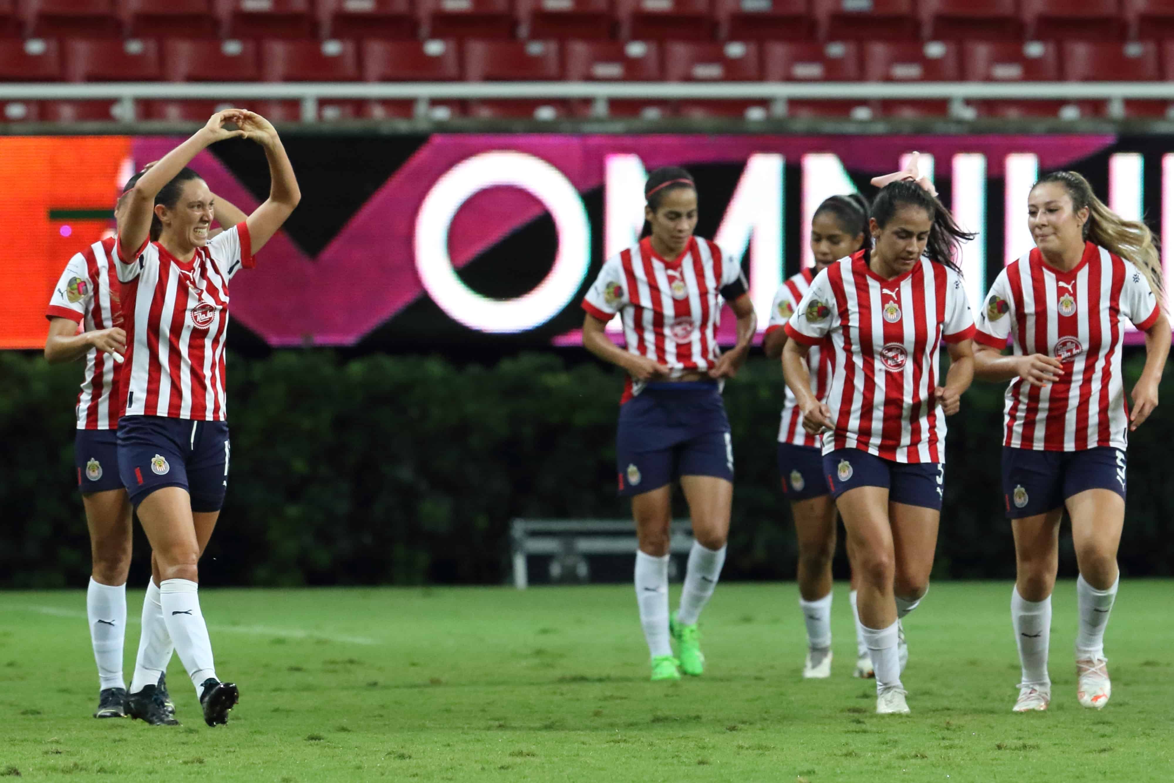 Adriana Iturbide hace el 1-0.