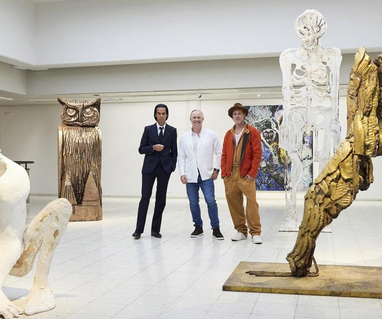 Comparte Brad Pitt su arte escultórico