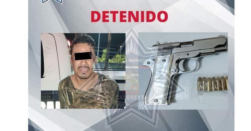 Cae hombre con arma de fuego